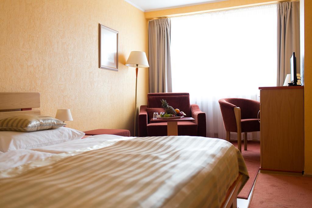 Hotel Kormorán Šamorín Exterior foto